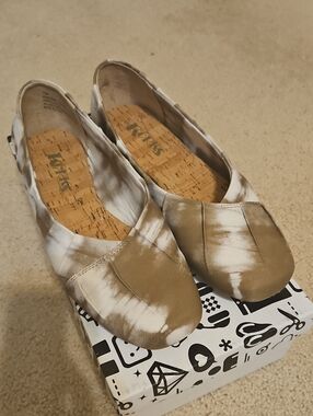 Kork-Ease Taupe & White Tie-Dye Slip-On Flats